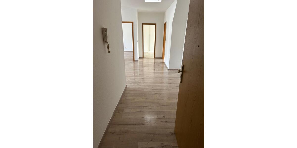 +++Helle Dachgeschosswohnung für Singles oder junge Paare+++ 2 zimmer