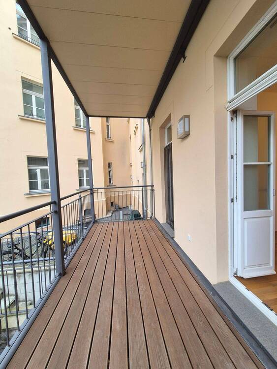 Neuwertige 3 Zimmer Wohnung mit großem Balkon