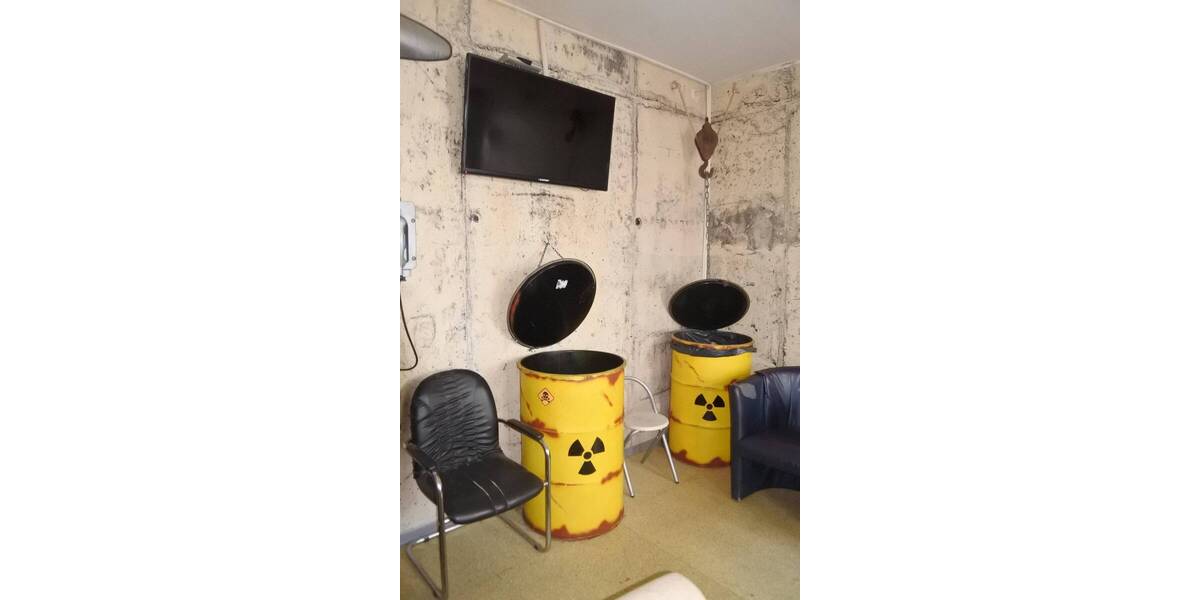 Vermieteter Eckladen in Leipzig Gohlis-Mitte - große Schaufensterfront, Büro, Lager, WC mit Dusche und Fenster 4 zimmer