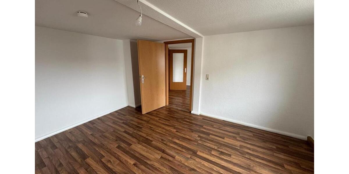 Dachgeschoßwohnung Schkeuditz - 4 Zimmer, 75 m&sup2;, 599&euro; | Angebot:26233936