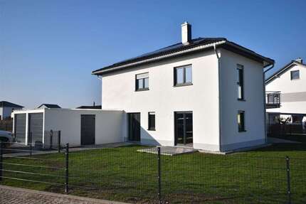 Haus zum Mieten in Neukieritzsch 2.700 € 200 m² 5 zimmer