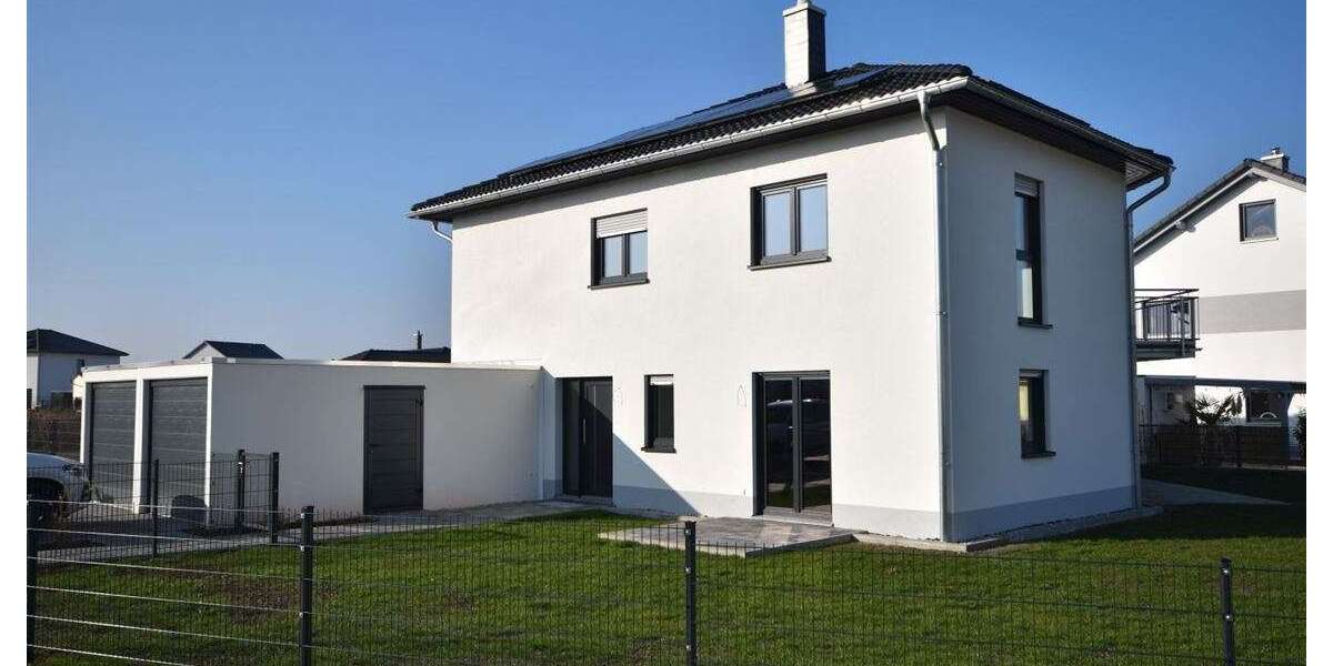 Haus zum Mieten in Neukieritzsch 2.700 € 200 m² 5 zimmer
