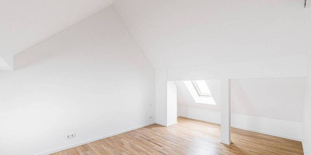 Helle 2-Zimmer-Wohnung - frisch renoviert im Dachgeschoss 2 zimmer