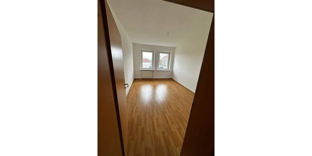 Etagenwohnung Merseburg Kötzschen - 5 Zimmer, 127 m&sup2;, 889&euro; | Angebot:26217767
