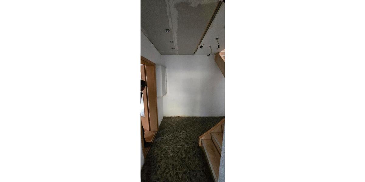 Einfamilienhaus Hohenmölsen - 3 Zimmer, 130 m&sup2;, 85.000&euro; | Angebot:26337976