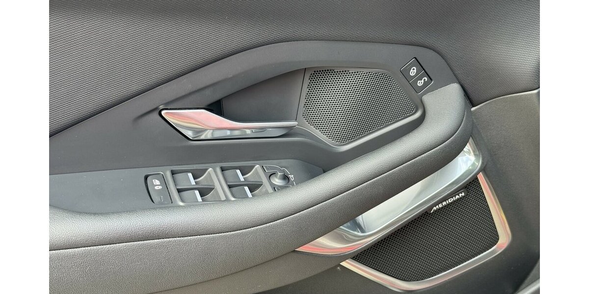 Jaguar E-Pace P250 AWD /LED//DAB/Sound/Spur/Kamera/Ahk 48.110 km 22.990 &euro; Leipzig 04347