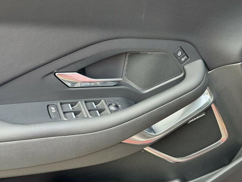 Jaguar E-Pace P250 AWD /LED//DAB/Sound/Spur/Kamera/Ahk 48.110 km 22.990 € Leipzig 04347