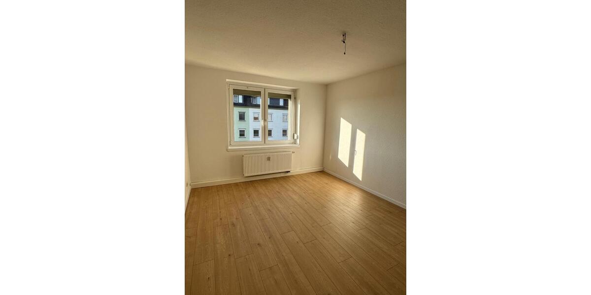Moderne helle 3 ZKB Wohnung mit EBK + Balkon in Eilenburg zimmer