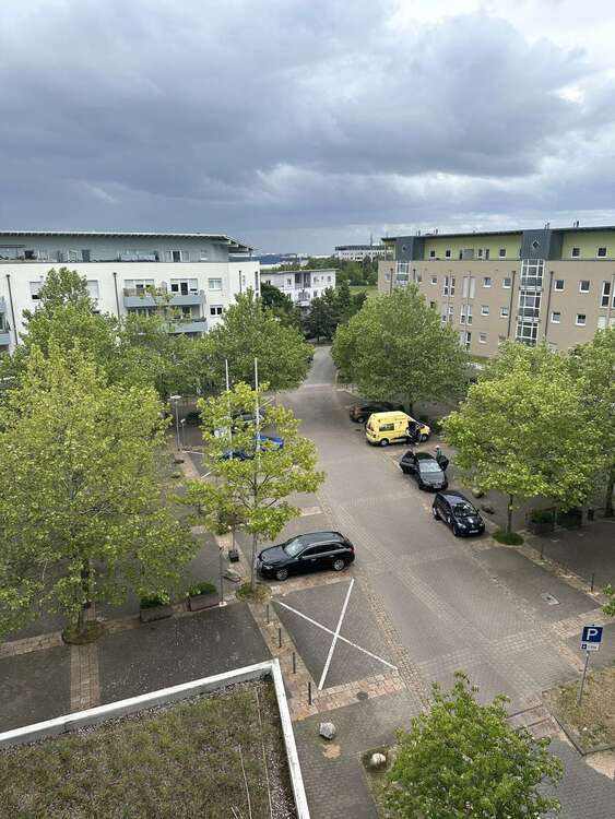 Individuell gestaltbare Bürofläche am Flughafen: Mit Balkon und viel Tageslicht zimmer