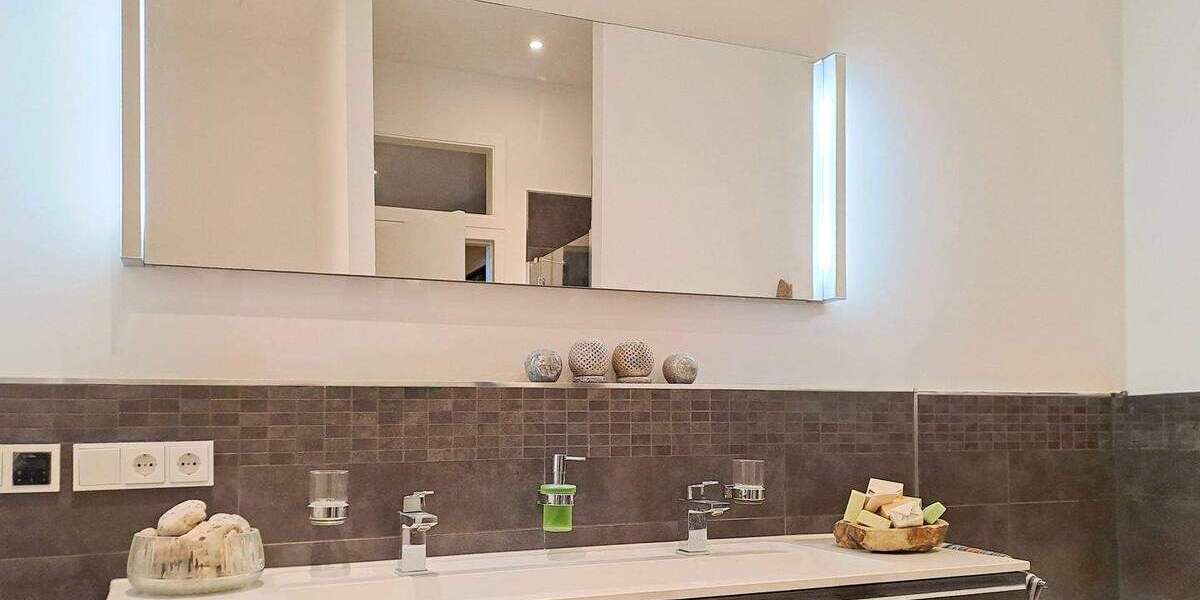 Demnächst bezugsfrei! Loft-Wohnung mit Balkon l EBK l 2 TG-Stellplätzen & Wellnessbereich 4 zimmer