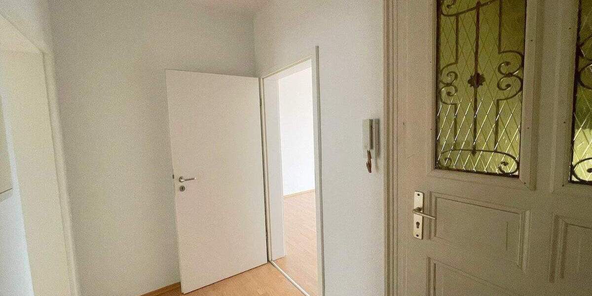 Perfekt für Singles! - Balkon mit tollem Ausblick - ruhige Lage - Laminat - Dusche - Frei ab sofort! 2 zimmer