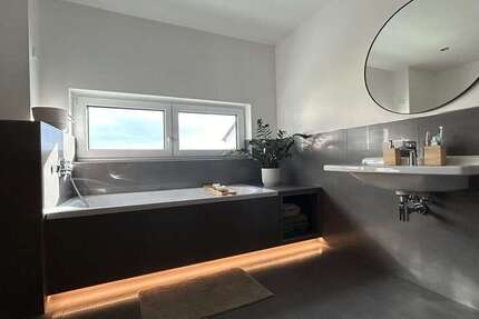 Haus zum Mieten in Borna 1.690 € 135 m²