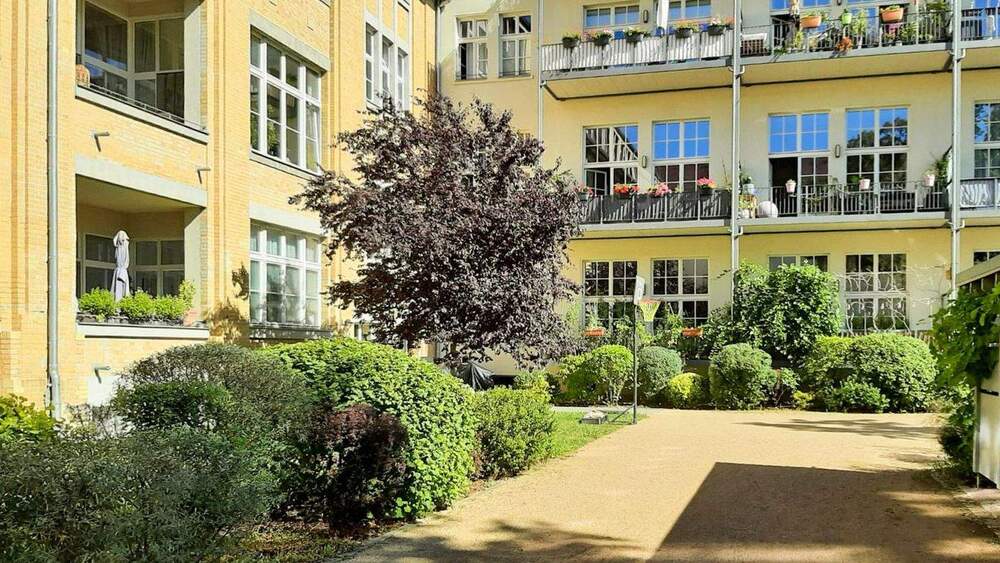 Bald frei! Loft-Wohnung mit Balkon l EBK l 2 TG-Stellplätzen & Wellnessbereich 4 zimmer