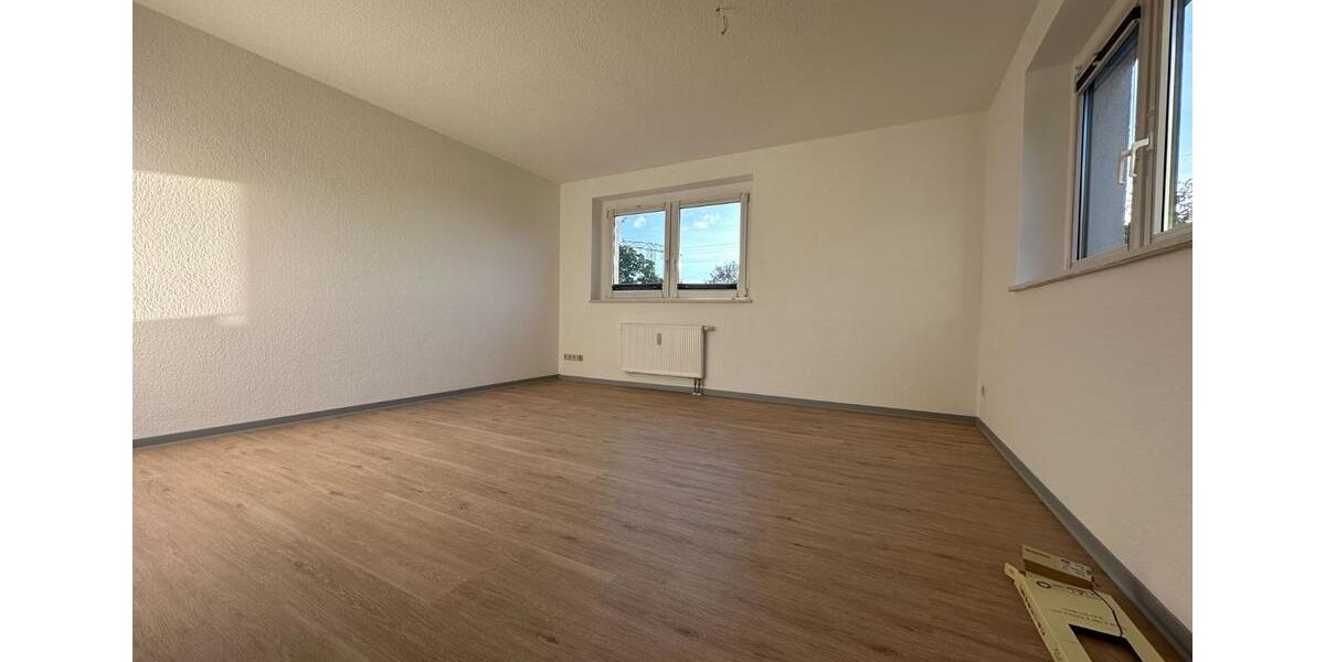 Helle schöne 3-Raum-Wohnung mit großem Bad und auf Wunsch 100m² Garten – frisch renoviert in Bennewitz zimmer