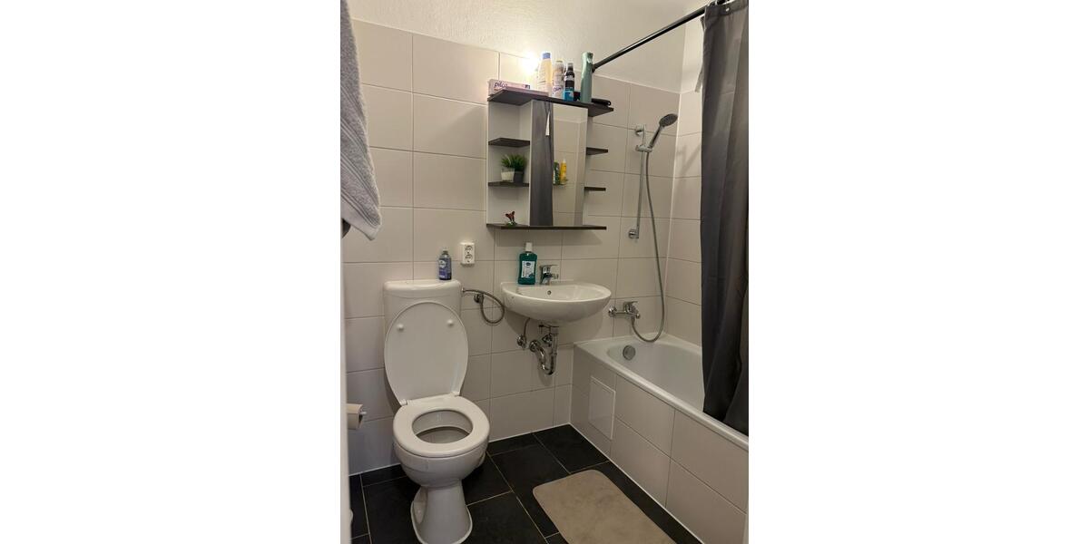 Etagenwohnung Leipzig West - 1 Zimmer, 1 m&sup2;, 270&euro; | Angebot:26297225