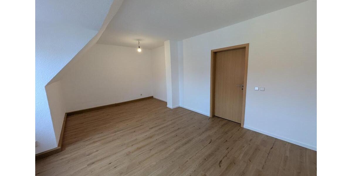 Dachgeschoßwohnung Groitzsch - 3 Zimmer, 60 m&sup2;, 390&euro; | Angebot:25225003