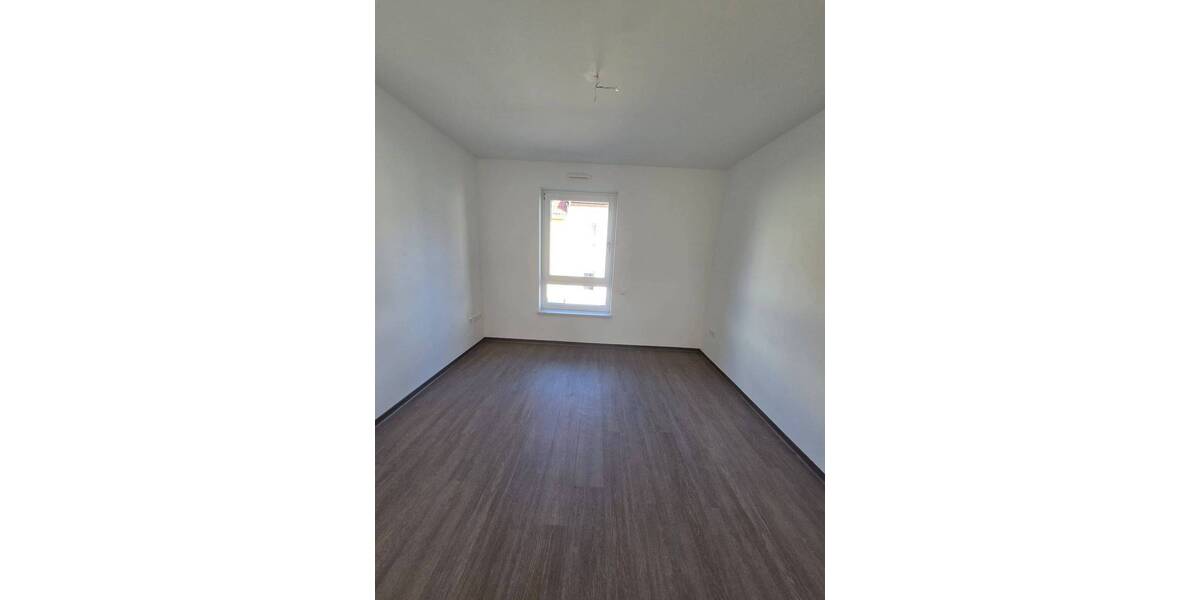 Familiengerechte 4-Zimmer-Wohnung in Merseburg mit Wannenbad, Abstellraum, Balkon und Aufzug 4 zimmer