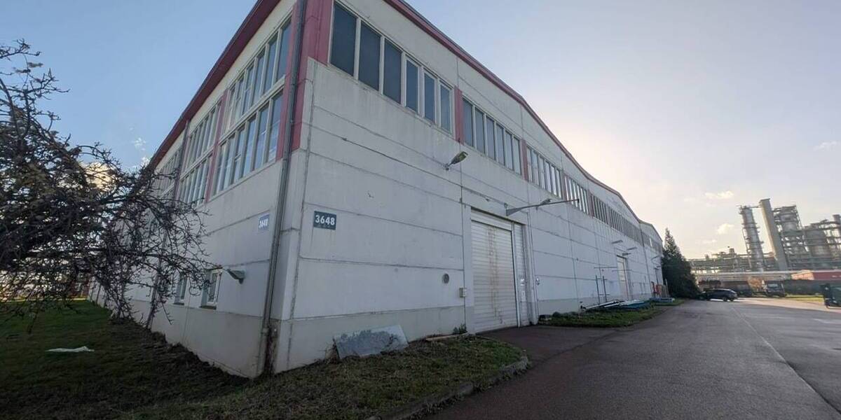 Zwei helle Hallenflächen zur Miete im Chemie Park Leuna zimmer