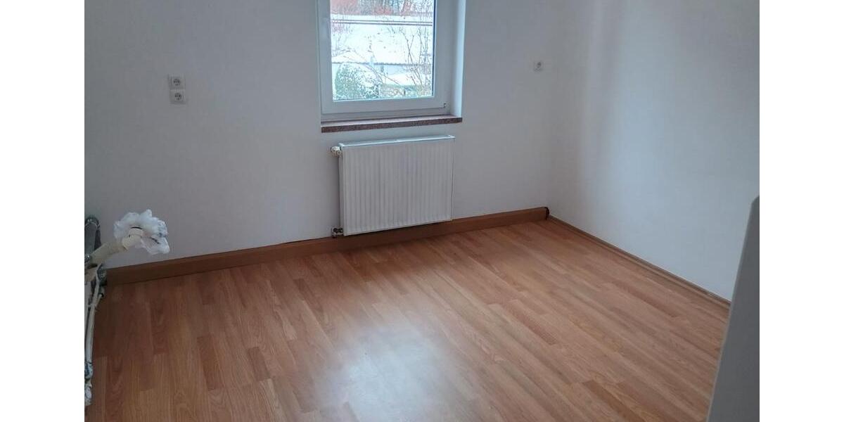Etagenwohnung Borna - 2.5 Zimmer, 61 m&sup2;, 396&euro; | Angebot:27631256