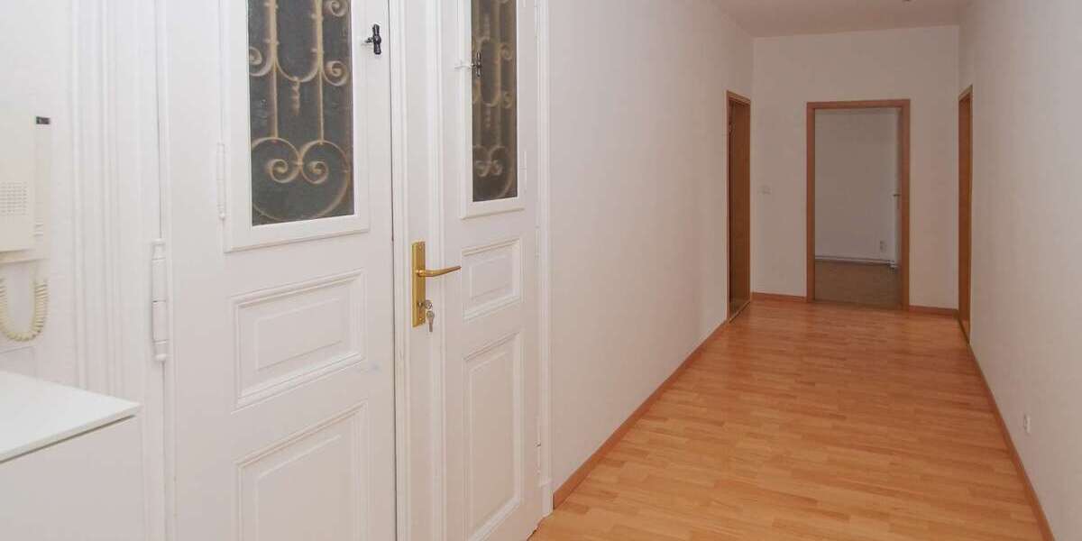 Große 5-Zi-Wohnung mit Balkon in Leipzig-Großzschocher 5 zimmer