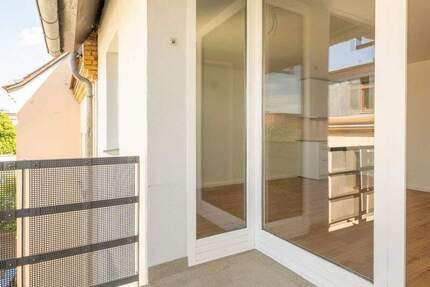 HIER BLEIBEN KEINE WÜNSCHE OFFEN Moderne 2-Raum-Wohnung mit Balkon, EBK & PKW-Stellplatz 2 zimmer