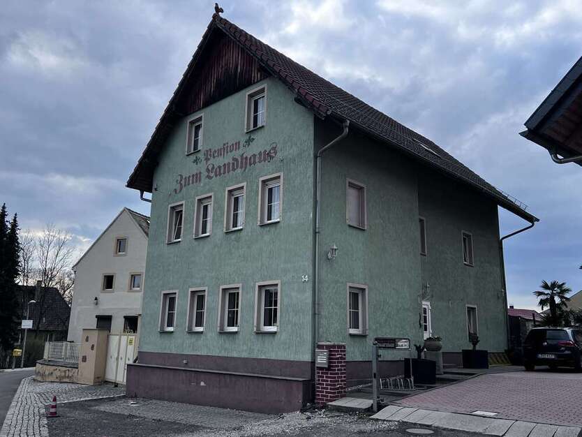 Haus zum Kaufen in Groitzsch 200.000 € 254 m²