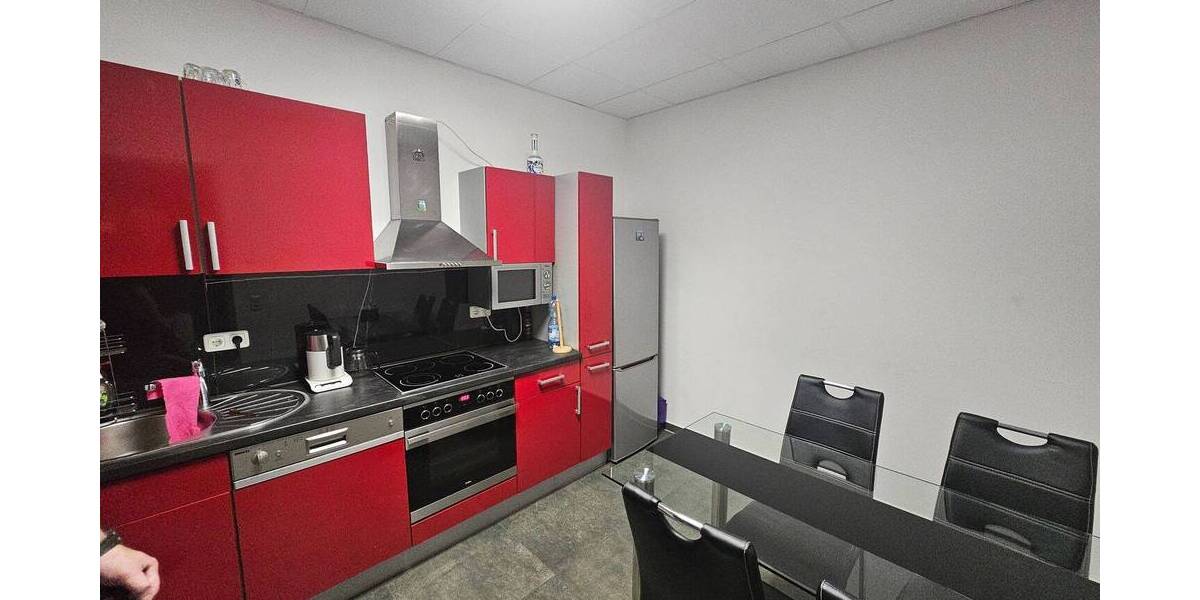 Moderne Gewerbefläche mit Büro + Lager, Freifläche + SP möglich zimmer