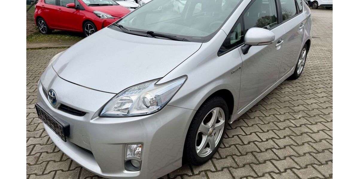 Toyota Prius 168.000 km 7.500 &euro; Zwenkau OT Löbschütz 04442