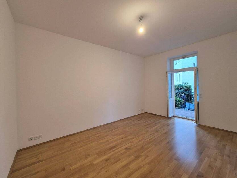 Neuwertige 3 Zimmer Wohnung mit großem Balkon