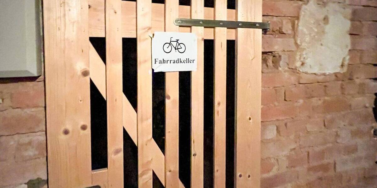 Sanierte 3-Zimmer-Altbauwohnung mit Balkon, Fußbodenheizung & Photovoltaik - ruhige Lage 3 zimmer