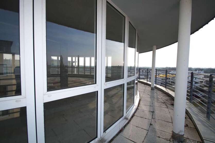 Individuell gestaltbare Bürofläche am Flughafen: Mit Balkon und viel Tageslicht zimmer