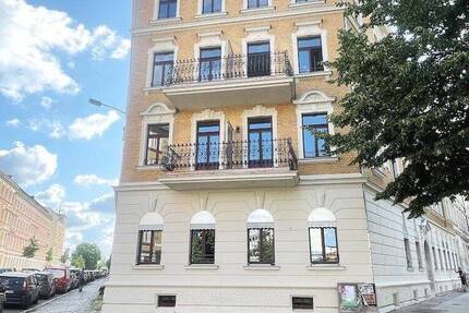 Die ist es! * Lift * Parkett * Fußbodenhzg. * Balkon * Wanne & Dusche * LED-Licht * Ablöse EBK mgl.