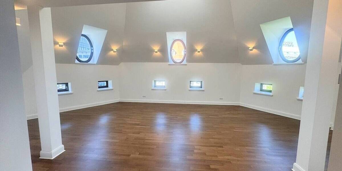 Etagenwohnung Leipzig Neustadt-Neuschönefeld - 4 Zimmer, 173 m&sup2;, 1.750&euro; | Angebot:26695803