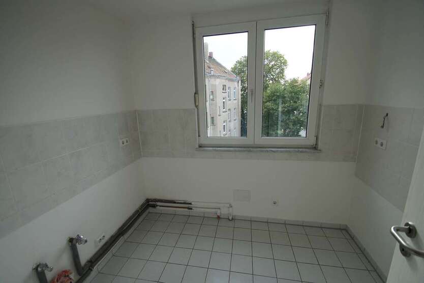 Moderne 3-Zimmer-Wohnung mit Aufzug, Balkon und kleiner Küche in ruhiger Lage 3 zimmer