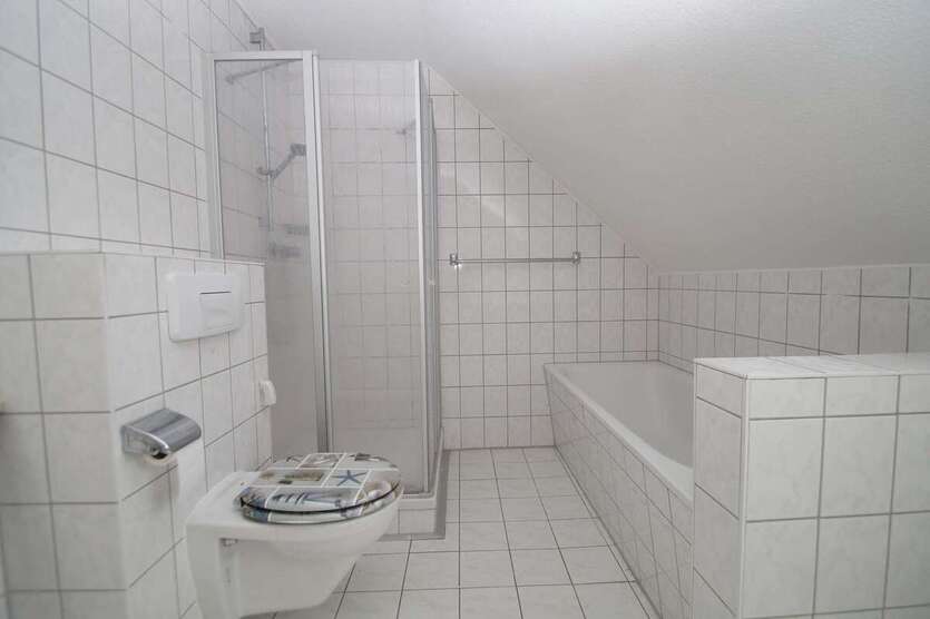 Gepflegte Doppelhaushälfte mit Keller und Stellplatz zwischen Halle (Saale) und Leipzig 4 zimmer