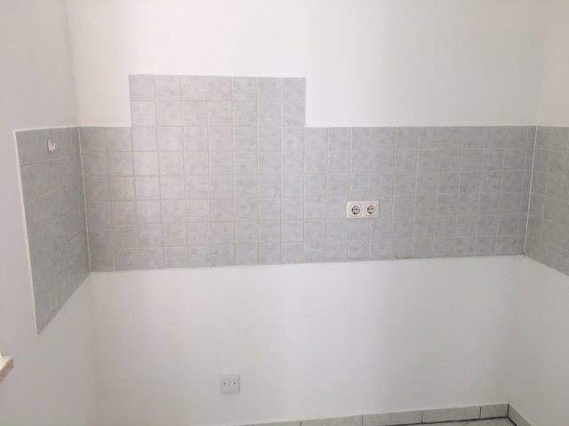 HELLE WOHNUNG MIT BALKON, LIFT UND TG-STELLPLATZ SUCHT NEUEN MIETER!!! 2 zimmer