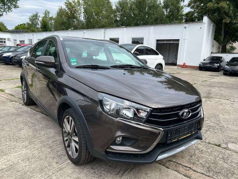 Lada Vesta 133.279 km 8.490 € Leipzig 04178