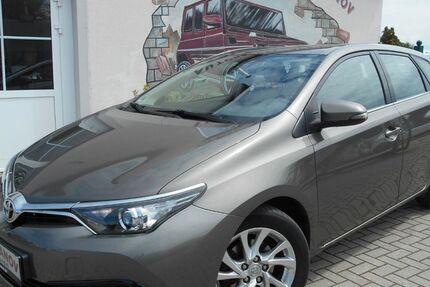 Toyota Auris 104.147 km 11.500 &euro; Markranstädt OT Quesitz 04420