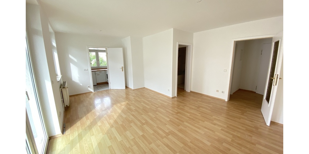 Gewerbe- Wohneinheit mit großem Garten & Stellplatz 4 zimmer