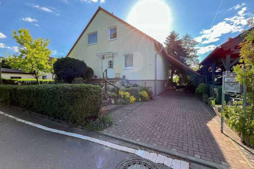 Haus zum Kaufen in Schkopau 340.000 € 130 m²