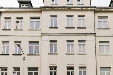 Fix & Fertig zum Neubezug ! 1,5 ZKB + schöner Balkon 51 qm frisch saniert sucht SIE! 3 zimmer