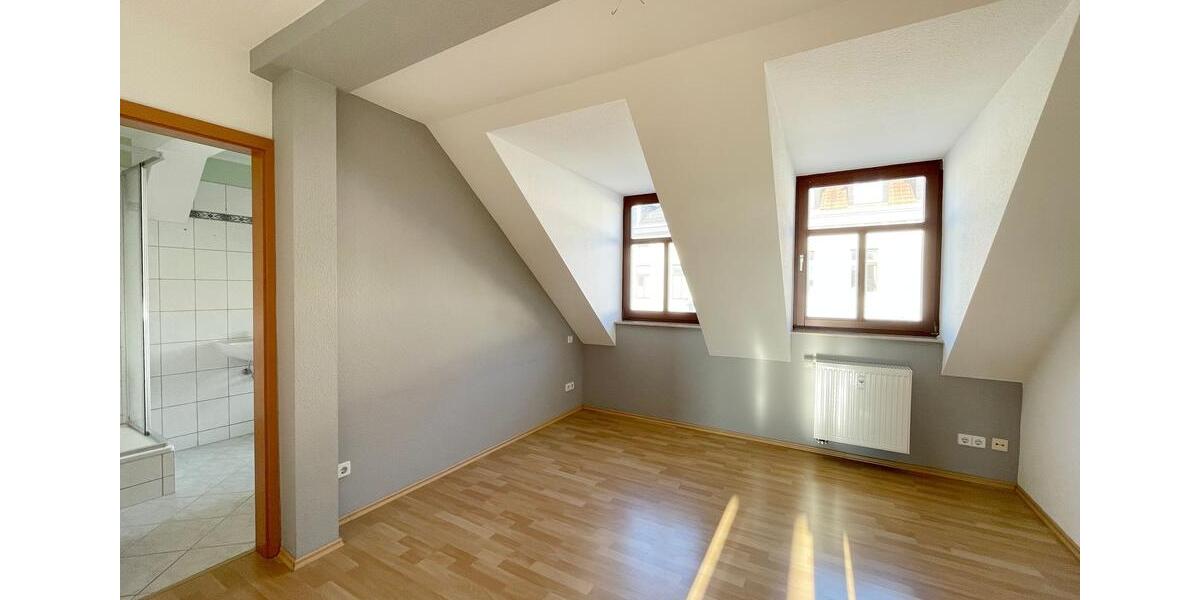 Großzügige 3-Raum-Dachgeschosswohnung mit Balkon und Stellplatz 3 zimmer