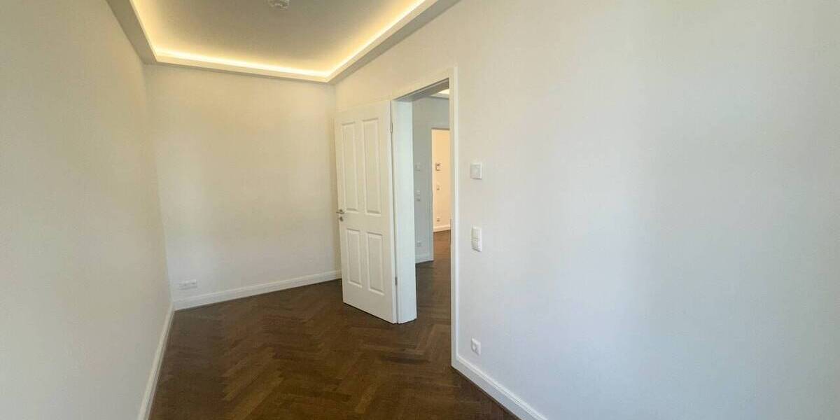Was will man mehr? * Erstbezug * Parkett * Balkon * Fußbodenheizung * Wanne & Dusche * LED-Licht 3 zimmer
