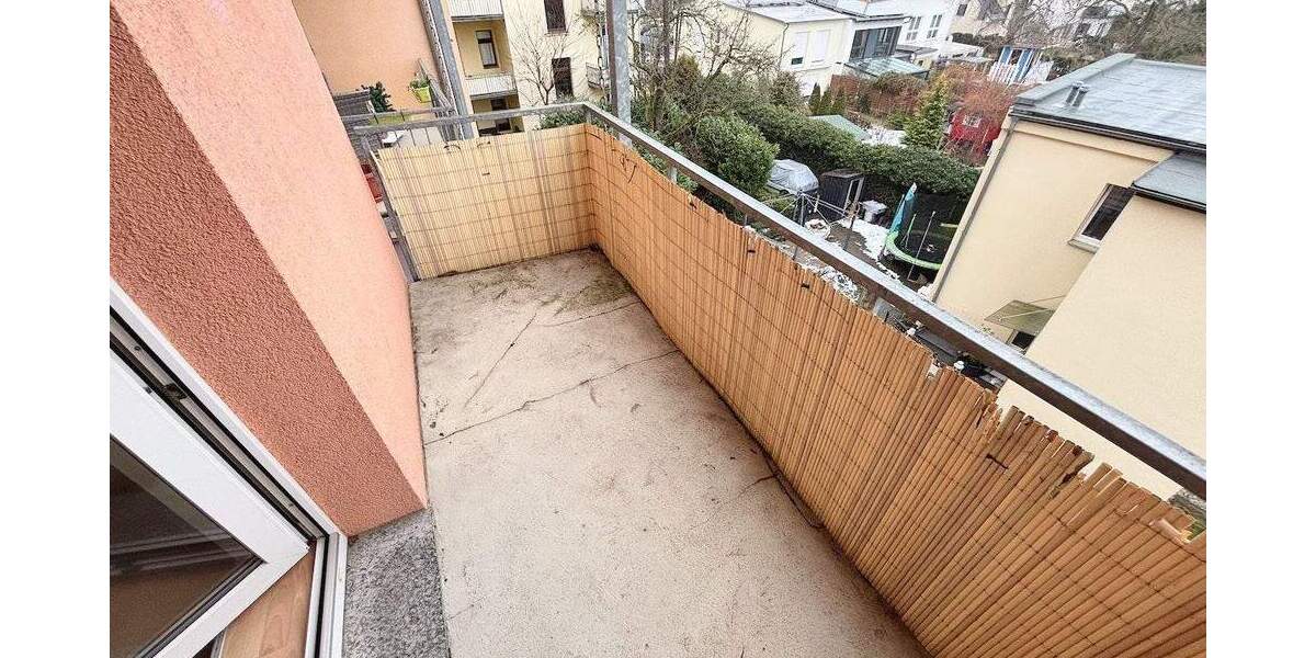 Perfekt für Singles! - Balkon mit tollem Ausblick - ruhige Lage - Laminat - Dusche - Frei ab sofort! 2 zimmer