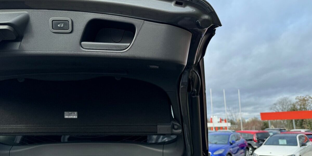 Jaguar E-Pace P250 R-Dynamic Black LED/Nav/VZE/Spur/ACC 70.425 km 23.990 &euro; Leipzig 04347