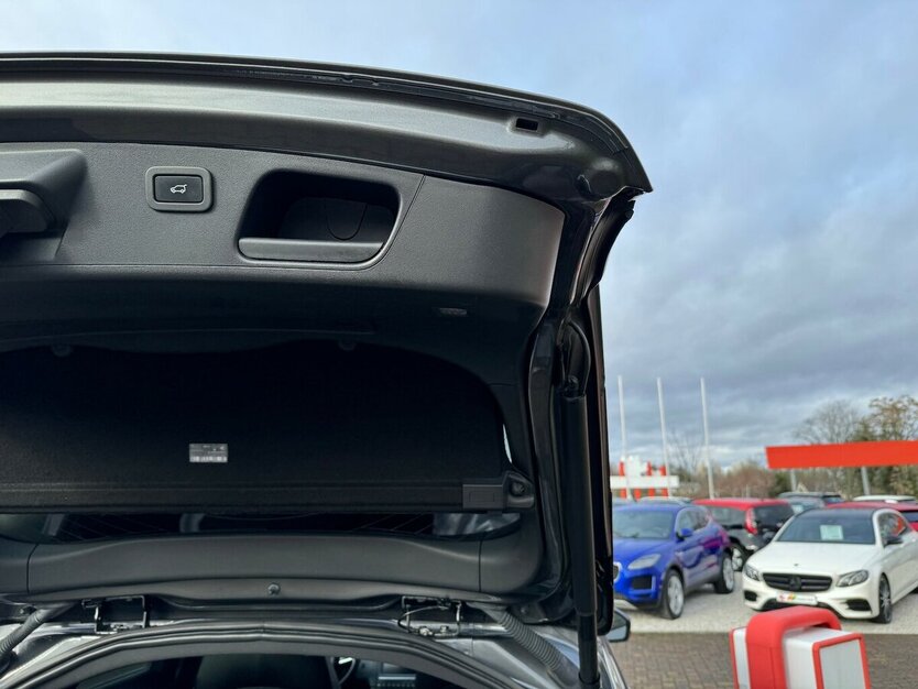 Jaguar E-Pace P250 R-Dynamic Black LED/Nav/VZE/Spur/ACC 70.425 km 23.990 € Leipzig 04347