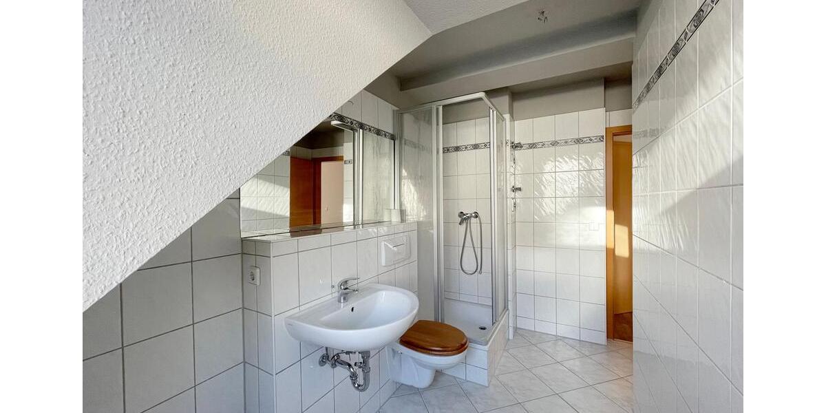 Großzügige 3-Raum-Dachgeschosswohnung mit Balkon und Stellplatz 3 zimmer