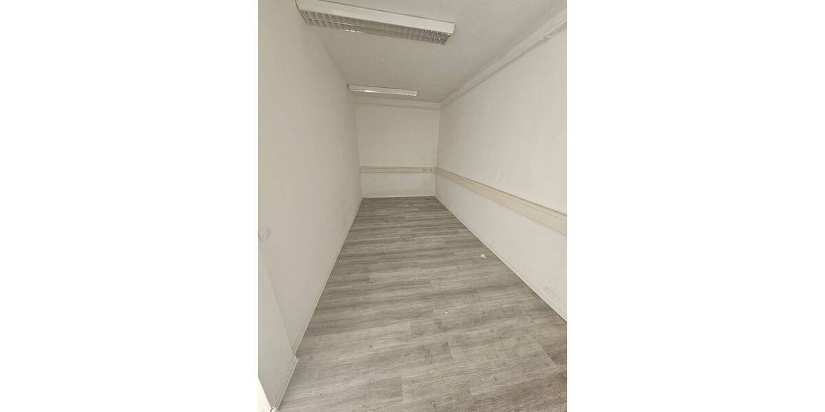 Bürofl. im Gewerbegebiet Böhlitz-Ehrenberg, 2 Räume, inkl. Küche, WC+ DU vorh., SP mögl. 3 zimmer