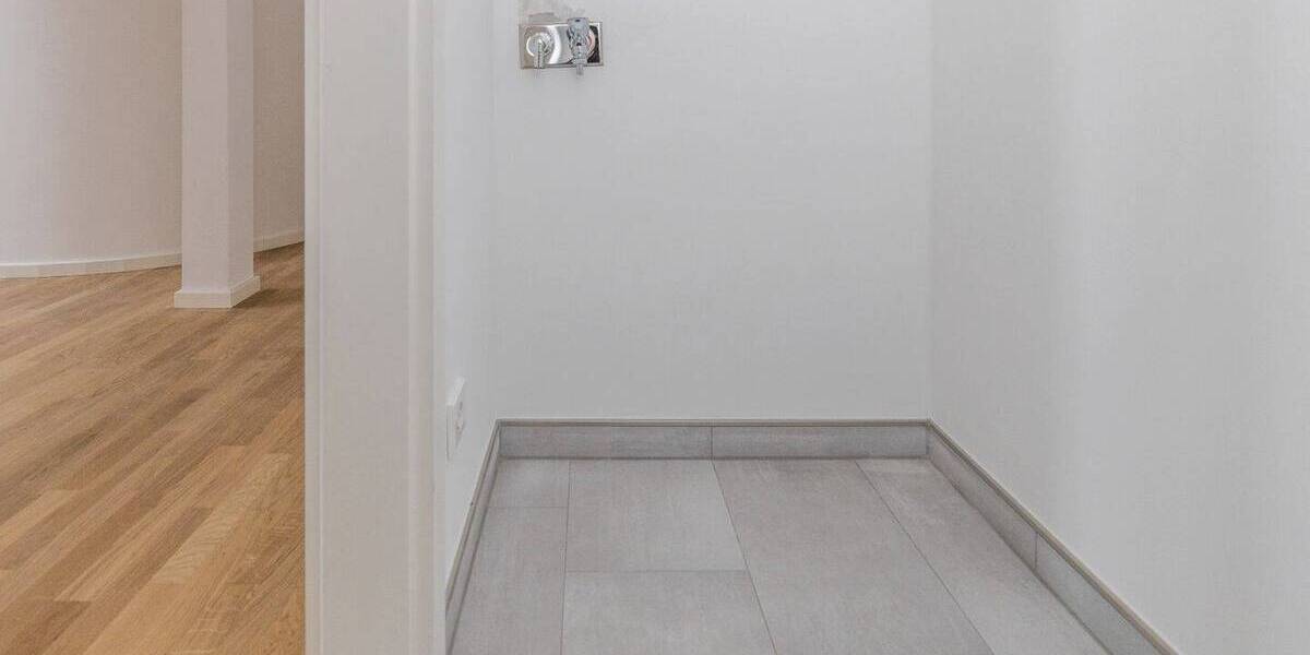 Helle 2-Zimmer-Wohnung - frisch renoviert im Dachgeschoss 2 zimmer