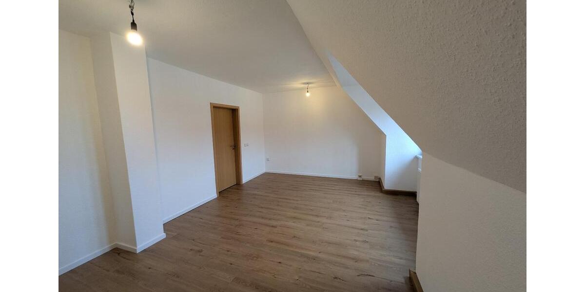 Dachgeschoßwohnung Groitzsch - 3 Zimmer, 60 m&sup2;, 390&euro; | Angebot:25225003